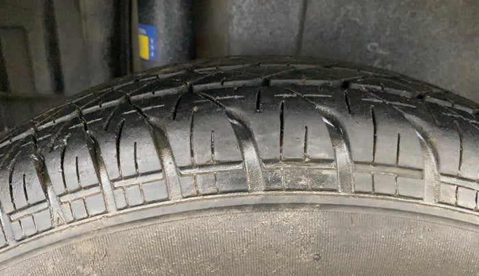 2015 Maruti Swift VDI ABS, Diesel, Manual, 79,433 km, Right Rear Tyre Tread