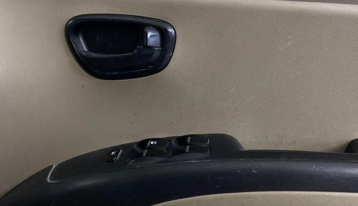 2015 Hyundai i10 MAGNA 1.1, Petrol, Manual, 39,708 km, Driver Side Door Panels Control