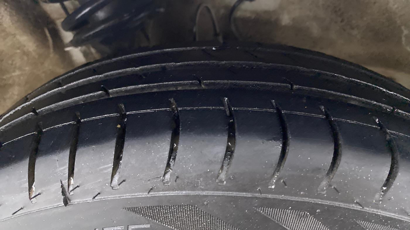 2019 Maruti Alto LXI, Petrol, Manual, 68,236 km, Right Front Tyre Tread
