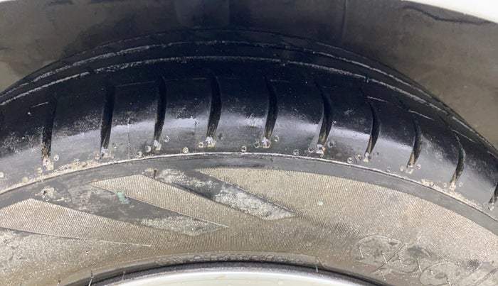 2018 Hyundai Grand i10 SPORTZ 1.2 KAPPA VTVT, Petrol, Manual, 66,773 km, Right Rear Tyre Tread