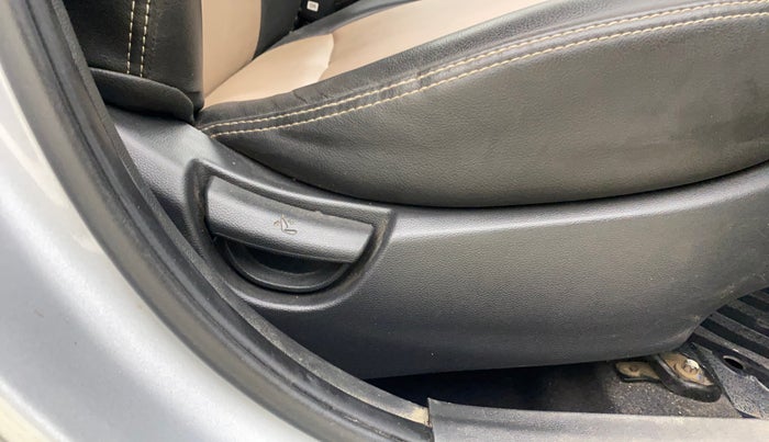 2018 Hyundai Grand i10 SPORTZ 1.2 KAPPA VTVT, Petrol, Manual, 66,773 km, Driver Side Adjustment Panel