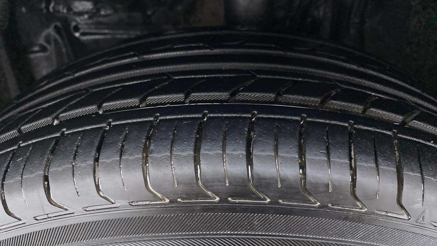 2018 Toyota YARIS V CVT, Petrol, Automatic, 32,523 km, Left Front Tyre Tread