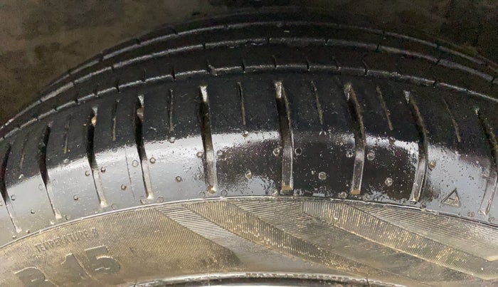 2017 Maruti Ciaz DELTA 1.4 AT PETROL, Petrol, Automatic, 89,622 km, Right Front Tyre Tread