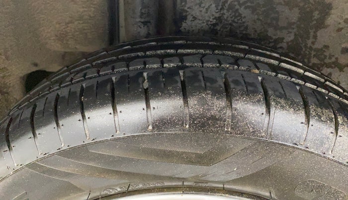 2017 Maruti Ciaz DELTA 1.4 AT PETROL, Petrol, Automatic, 89,622 km, Right Rear Tyre Tread