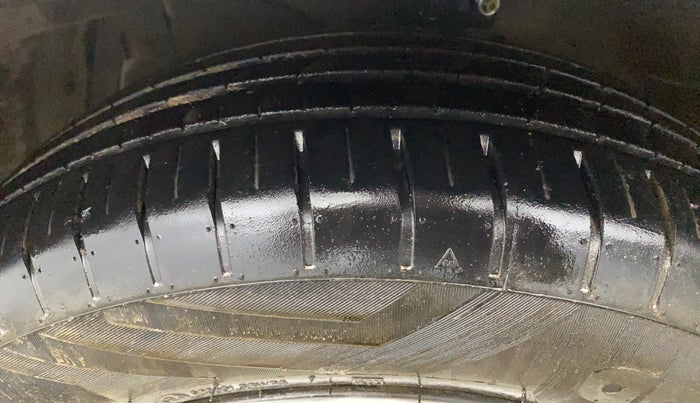 2017 Maruti Ciaz DELTA 1.4 AT PETROL, Petrol, Automatic, 89,622 km, Left Front Tyre Tread