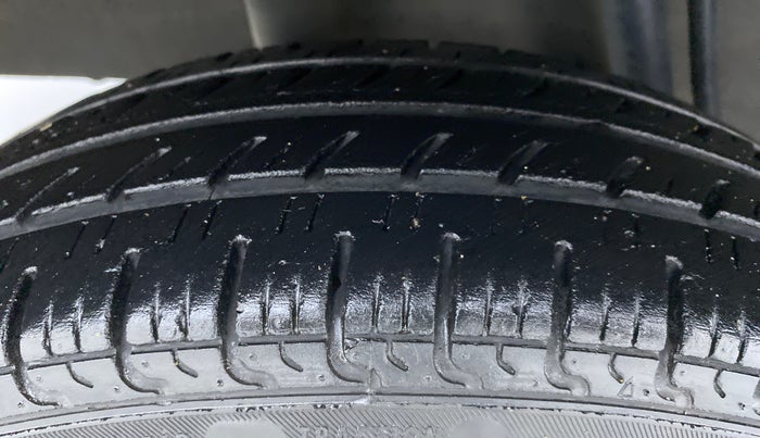 2018 Renault Kwid RXT Opt, Petrol, Manual, 16,320 km, Right Rear Tyre Tread