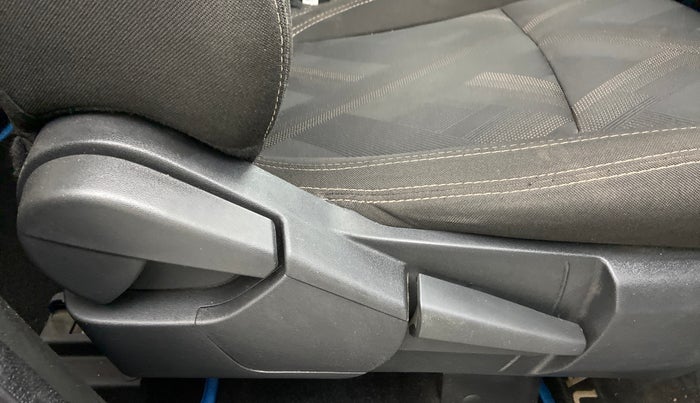 2021 Renault Kiger RXT 1.0 MT, Petrol, Manual, 11,571 km, Driver Side Adjustment Panel