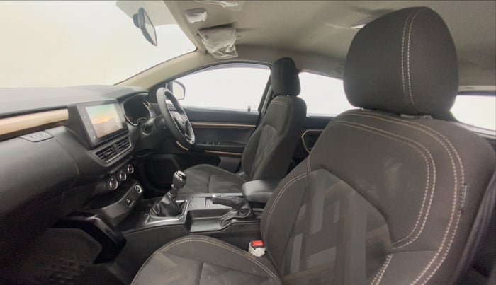 2021 Renault Kiger RXT 1.0 MT, Petrol, Manual, 11,571 km, Right Side Front Door Cabin