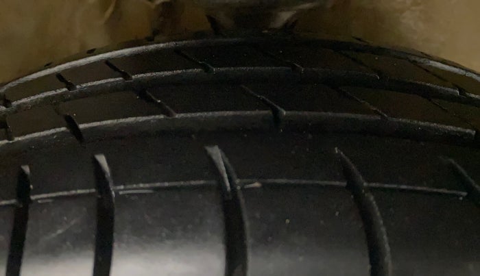 2013 Maruti Alto K10 VXI, Petrol, Manual, 90,752 km, Right Front Tyre Tread
