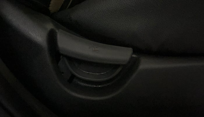 2018 Hyundai Grand i10 MAGNA 1.2 KAPPA VTVT, Petrol, Manual, 24,079 km, Driver Side Adjustment Panel