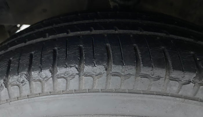 2016 Hyundai i10 SPORTZ 1.1, Petrol, Manual, 20,273 km, Left Front Tyre Tread