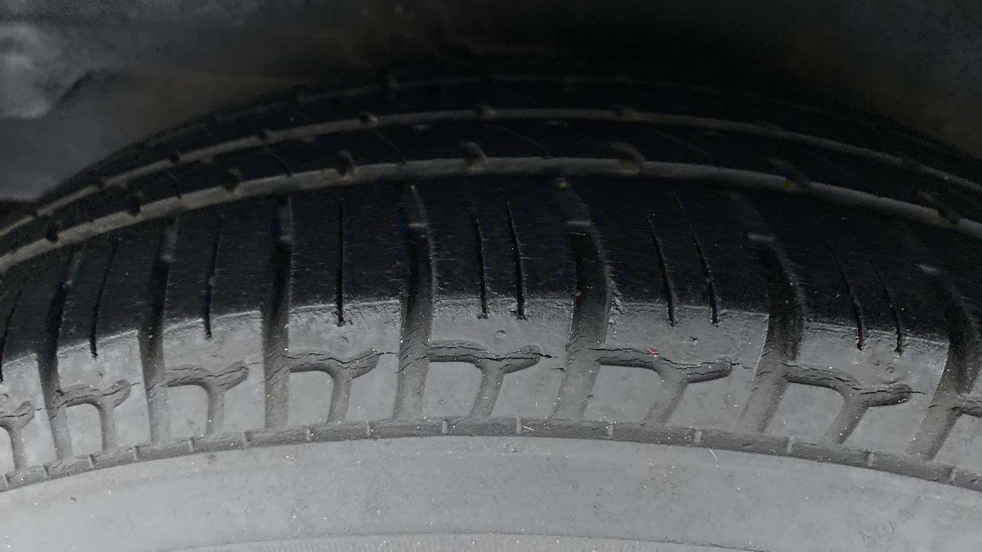2016 Hyundai i10 SPORTZ 1.1, Petrol, Manual, 20,273 km, Right Rear Tyre Tread