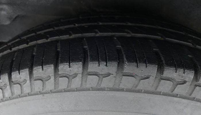 2016 Hyundai i10 SPORTZ 1.1, Petrol, Manual, 20,273 km, Right Rear Tyre Tread