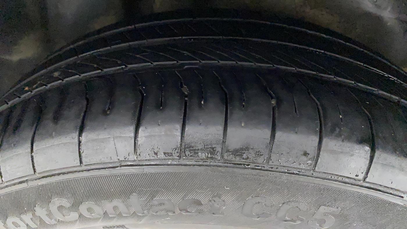 2015 Volkswagen Polo HIGHLINE1.2L, Petrol, Manual, 74,185 km, Right Rear Tyre Tread