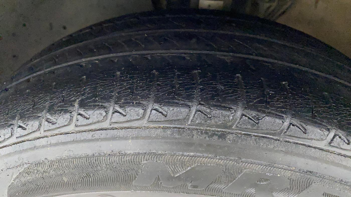 2015 Volkswagen Polo HIGHLINE1.2L, Petrol, Manual, 74,185 km, Left Front Tyre Tread