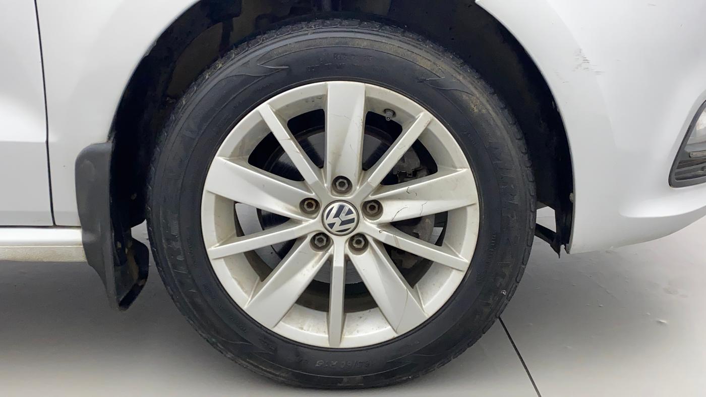 2015 Volkswagen Polo HIGHLINE1.2L, Petrol, Manual, 74,185 km, Right Front Wheel