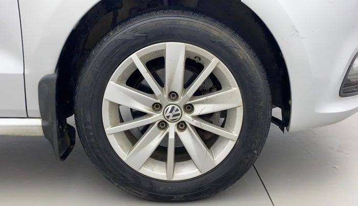 2015 Volkswagen Polo HIGHLINE1.2L, Petrol, Manual, 74,185 km, Right Front Wheel