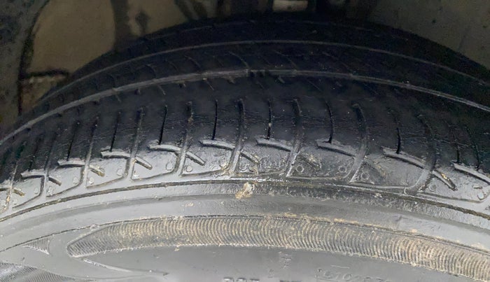 2015 Volkswagen Polo HIGHLINE1.2L, Petrol, Manual, 74,185 km, Right Front Tyre Tread