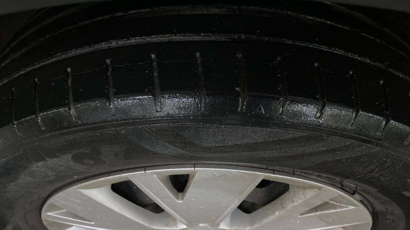 2021 Volkswagen TAIGUN COMFORTLINE 1.0 TSI MT, Petrol, Manual, 68,426 km, Left Front Tyre Tread