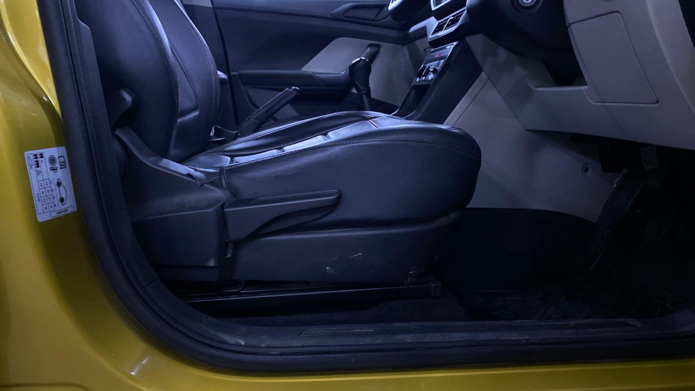 2021 Volkswagen TAIGUN COMFORTLINE 1.0 TSI MT, Petrol, Manual, 68,426 km, Driver Side Adjustment Panel