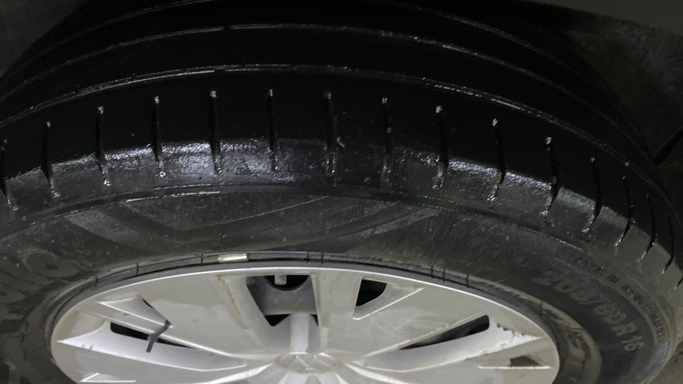 2021 Volkswagen TAIGUN COMFORTLINE 1.0 TSI MT, Petrol, Manual, 68,426 km, Left Rear Tyre Tread