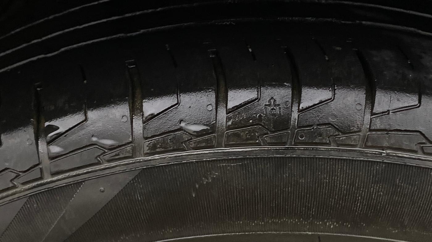 2016 Hyundai Creta SX PLUS AT 1.6 PETROL, Petrol, Automatic, 1,16,222 km, Right Rear Tyre Tread