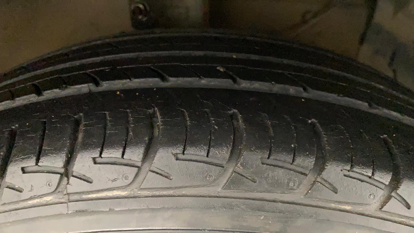 2018 Maruti Ciaz ZETA 1.4  AT PETROL, Petrol, Automatic, 50,470 km, Right Front Tyre Tread