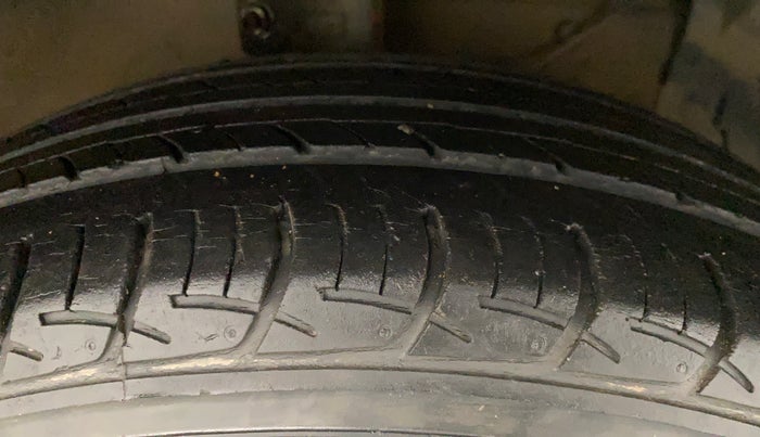 2018 Maruti Ciaz ZETA 1.4  AT PETROL, Petrol, Automatic, 50,470 km, Right Front Tyre Tread