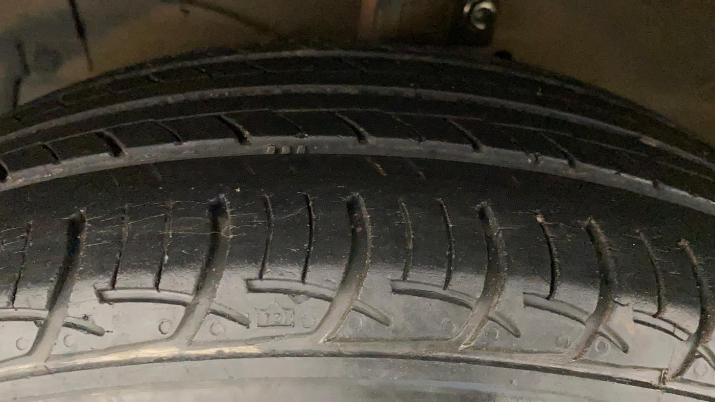 2018 Maruti Ciaz ZETA 1.4  AT PETROL, Petrol, Automatic, 50,470 km, Left Front Tyre Tread