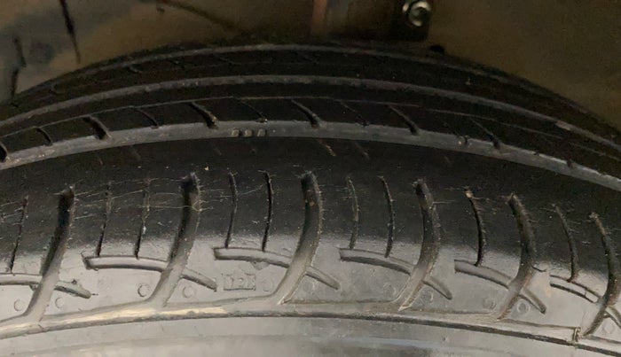 2018 Maruti Ciaz ZETA 1.4  AT PETROL, Petrol, Automatic, 50,470 km, Left Front Tyre Tread