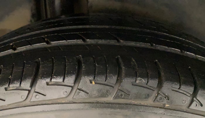 2018 Maruti Ciaz ZETA 1.4  AT PETROL, Petrol, Automatic, 50,470 km, Right Rear Tyre Tread