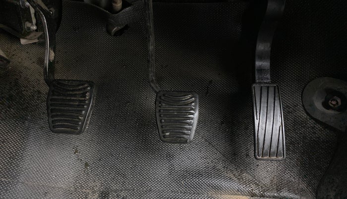 2017 Mahindra KUV 100 NXT K6+ P 6 STR, Petrol, Manual, 42,396 km, Pedals