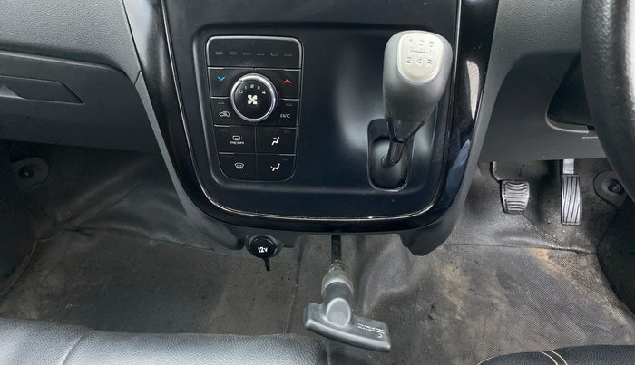 2017 Mahindra KUV 100 NXT K6+ P 6 STR, Petrol, Manual, 42,396 km, Gear Lever