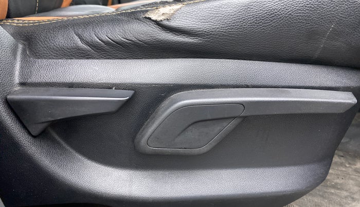 2017 Mahindra KUV 100 NXT K6+ P 6 STR, Petrol, Manual, 42,396 km, Driver Side Adjustment Panel