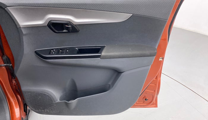 2017 Mahindra KUV 100 NXT K6+ P 6 STR, Petrol, Manual, 42,396 km, Driver Side Door Panels Control