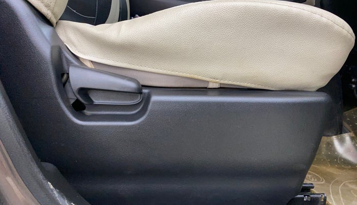 2016 Maruti Wagon R 1.0 VXI, Petrol, Manual, 9,487 km, Driver Side Adjustment Panel