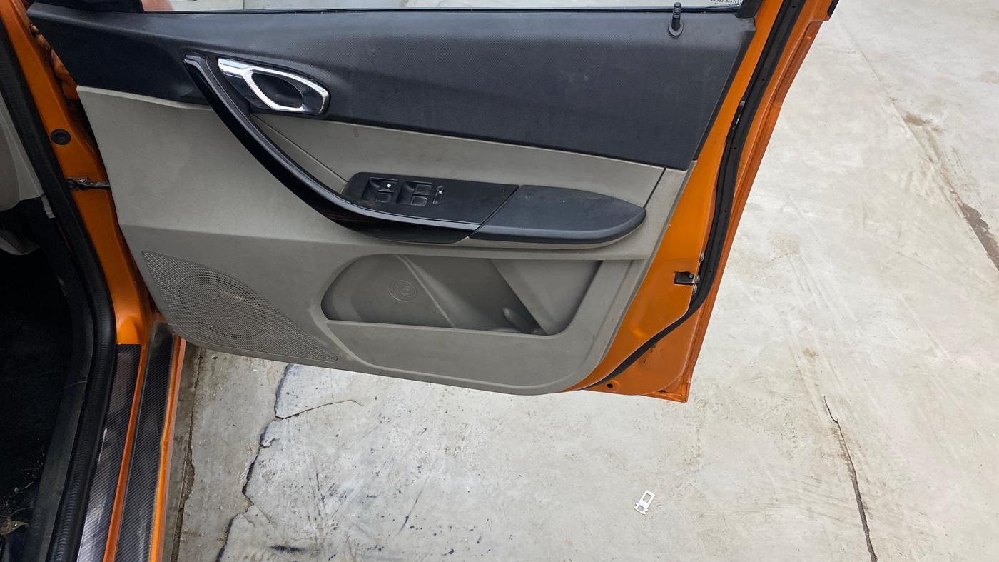 2019 Tata Tiago XZ PLUS PETROL, Petrol, Manual, 87,335 km, Driver Side Door Panels Control