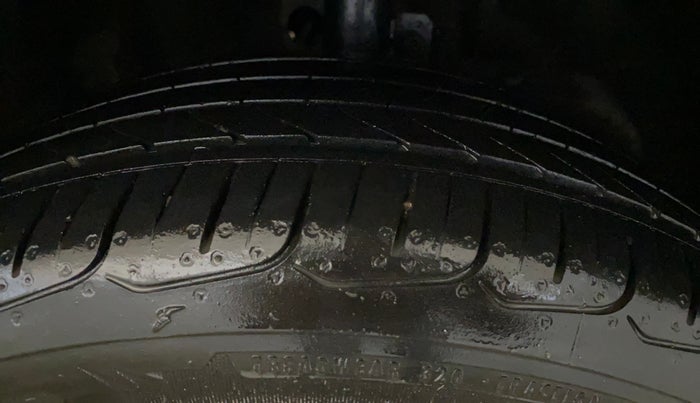 2018 Maruti Baleno DELTA PETROL 1.2, Petrol, Manual, 76,626 km, Right Front Tyre Tread