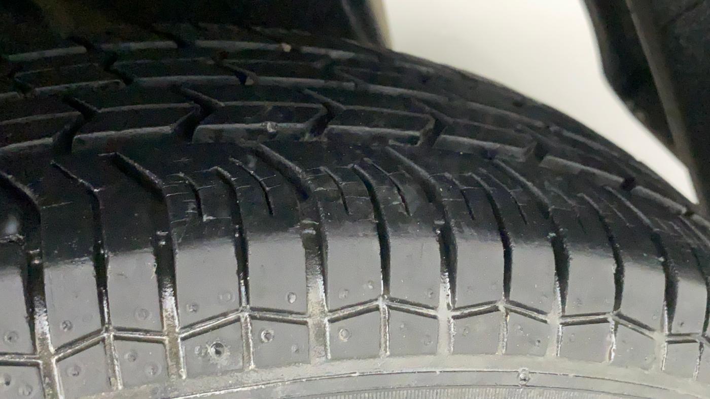 2013 Maruti Swift VXI, Petrol, Manual, 20,288 km, Left Rear Tyre Tread