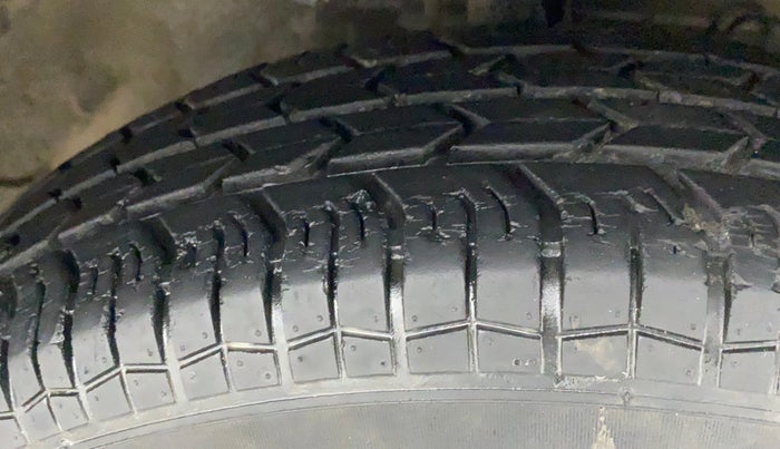 2013 Maruti Swift VXI, Petrol, Manual, 20,288 km, Right Front Tyre Tread