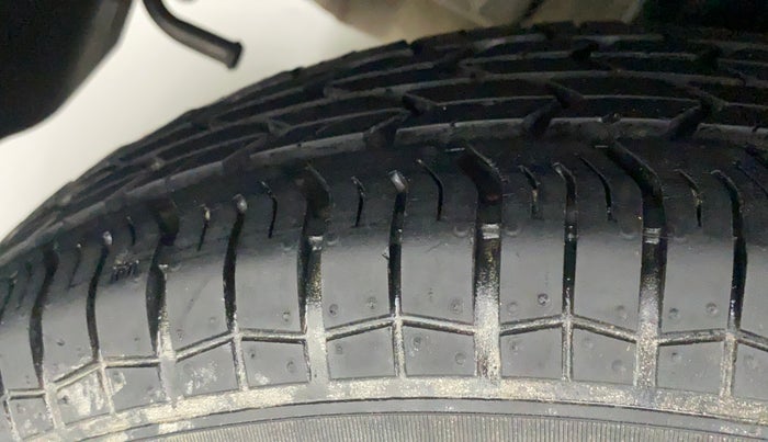 2013 Maruti Swift VXI, Petrol, Manual, 20,288 km, Right Rear Tyre Tread