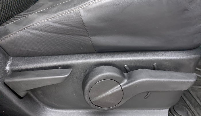 2022 Mahindra Thar LX D 4*4 MT HT, Diesel, Manual, 4,342 km, Driver Side Adjustment Panel