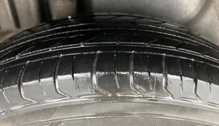 2014 Maruti Swift Dzire VXI, Petrol, Manual, 55,101 km, Right Rear Tyre Tread