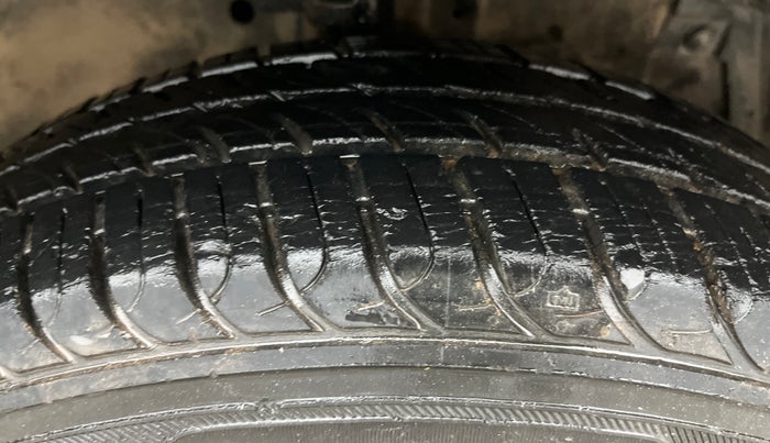 2014 Maruti Swift Dzire VXI, Petrol, Manual, 55,101 km, Right Front Tyre Tread