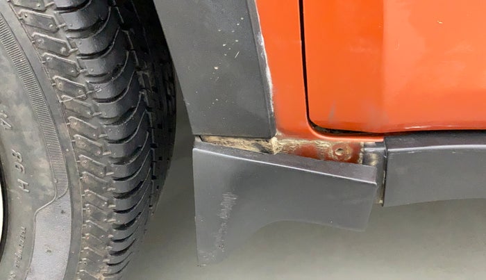 2016 Mahindra Kuv100 K4+ 6 STR, Petrol, Manual, 31,564 km, Left fender - Cladding has minor damage