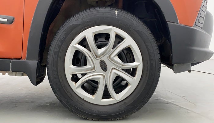 2016 Mahindra Kuv100 K4+ 6 STR, Petrol, Manual, 31,564 km, Right Front Wheel