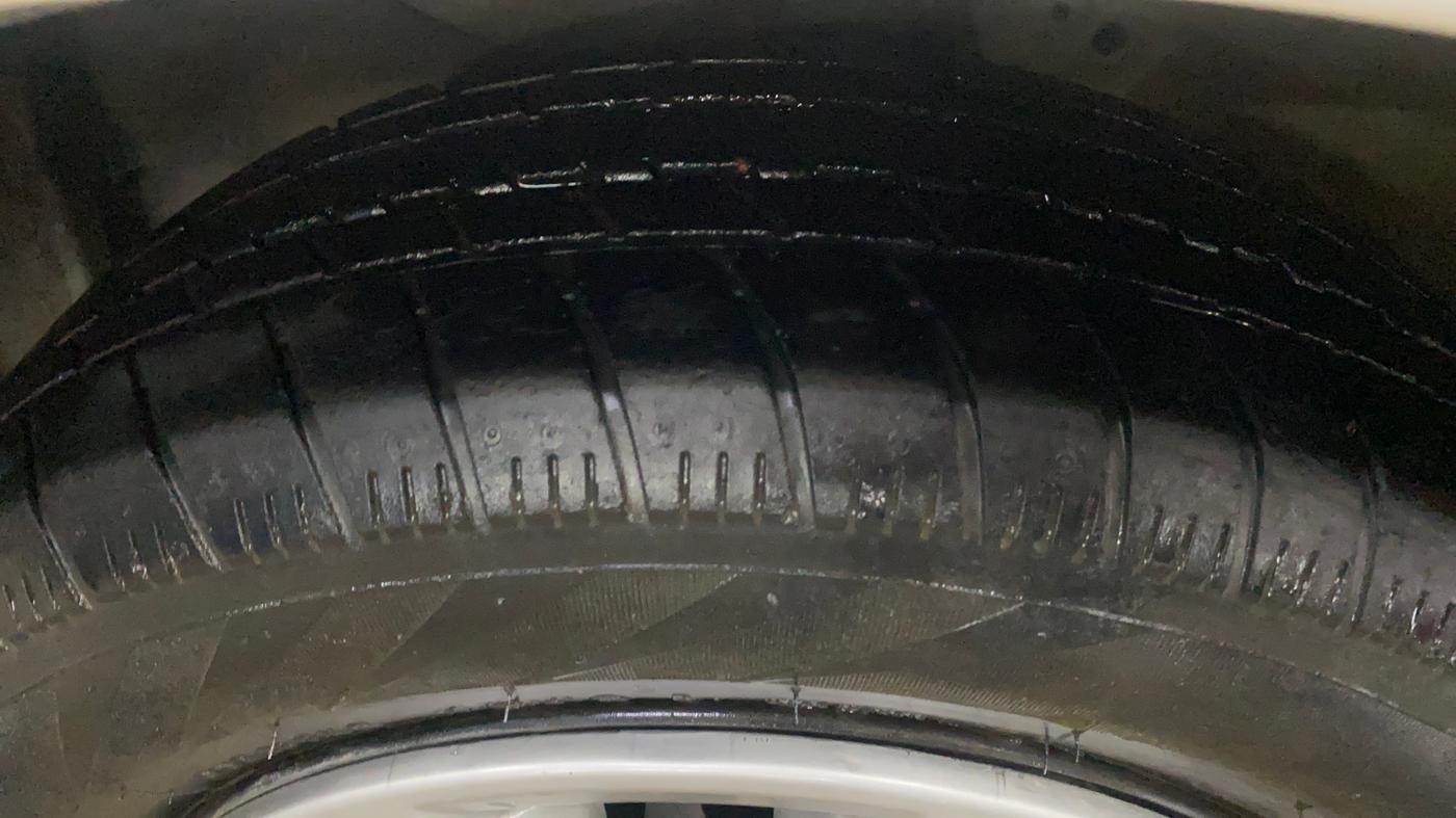 2015 Honda Brio S MT, Petrol, Manual, 26,326 km, Left Front Tyre Tread