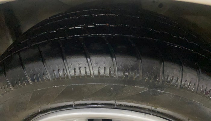 2015 Honda Brio S MT, Petrol, Manual, 26,326 km, Left Front Tyre Tread