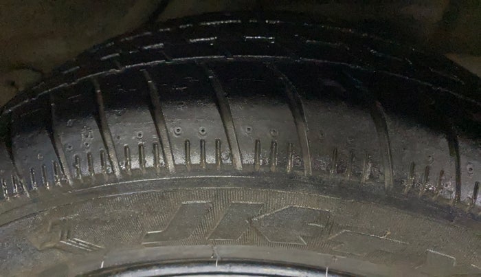 2015 Honda Brio S MT, Petrol, Manual, 26,326 km, Left Rear Tyre Tread