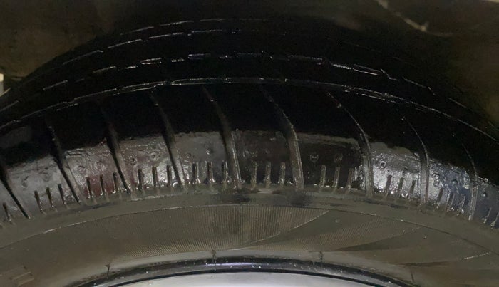 2015 Honda Brio S MT, Petrol, Manual, 26,326 km, Right Rear Tyre Tread